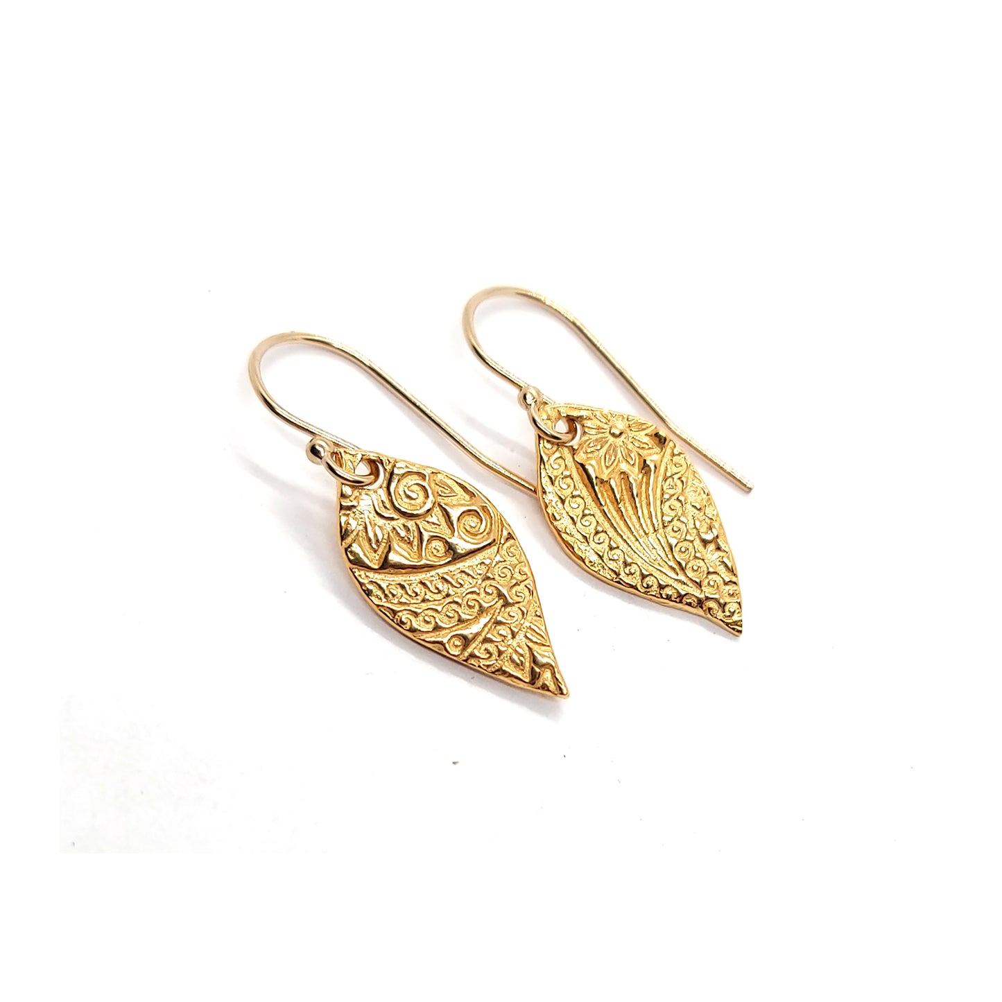 Yellow gold vermeil leaf-shaped patterned drop earrings.