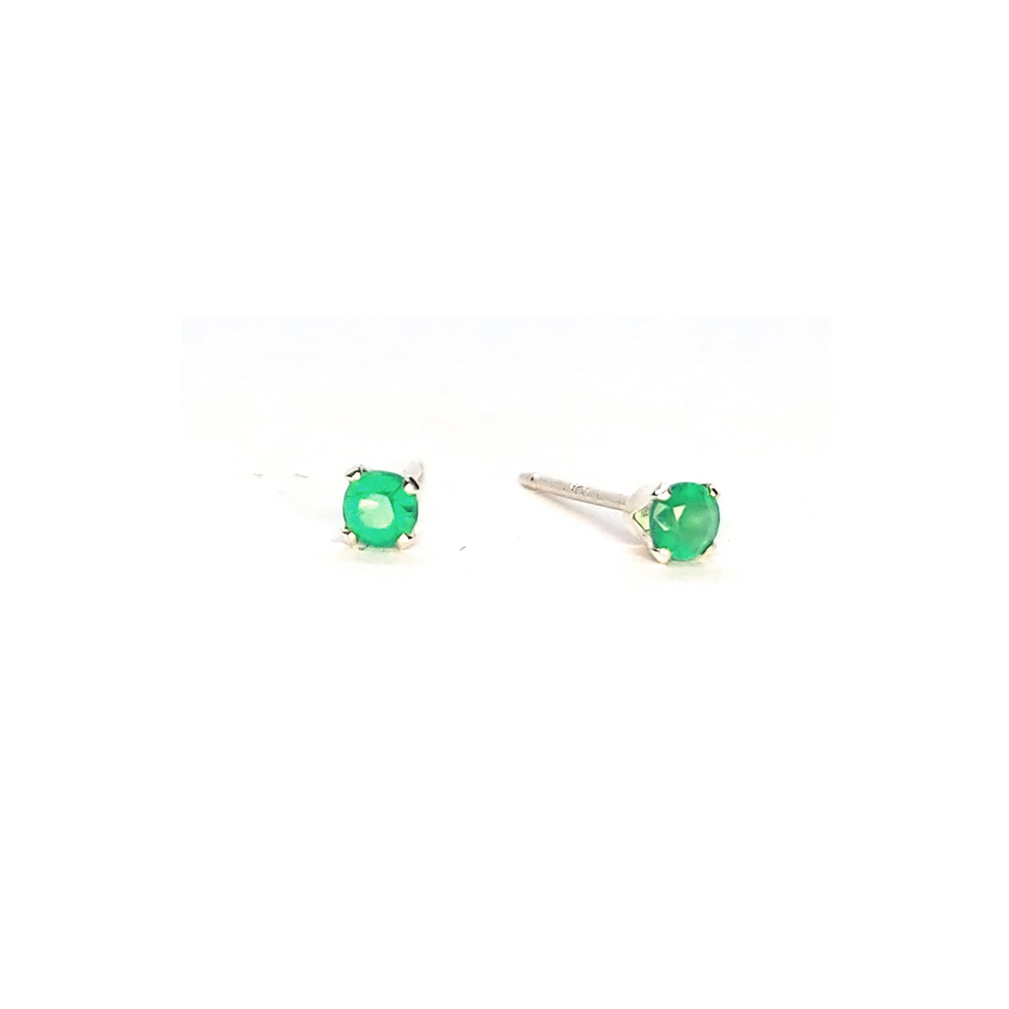 Silver 4 claw stud earrings with faceted green agate gemstones.