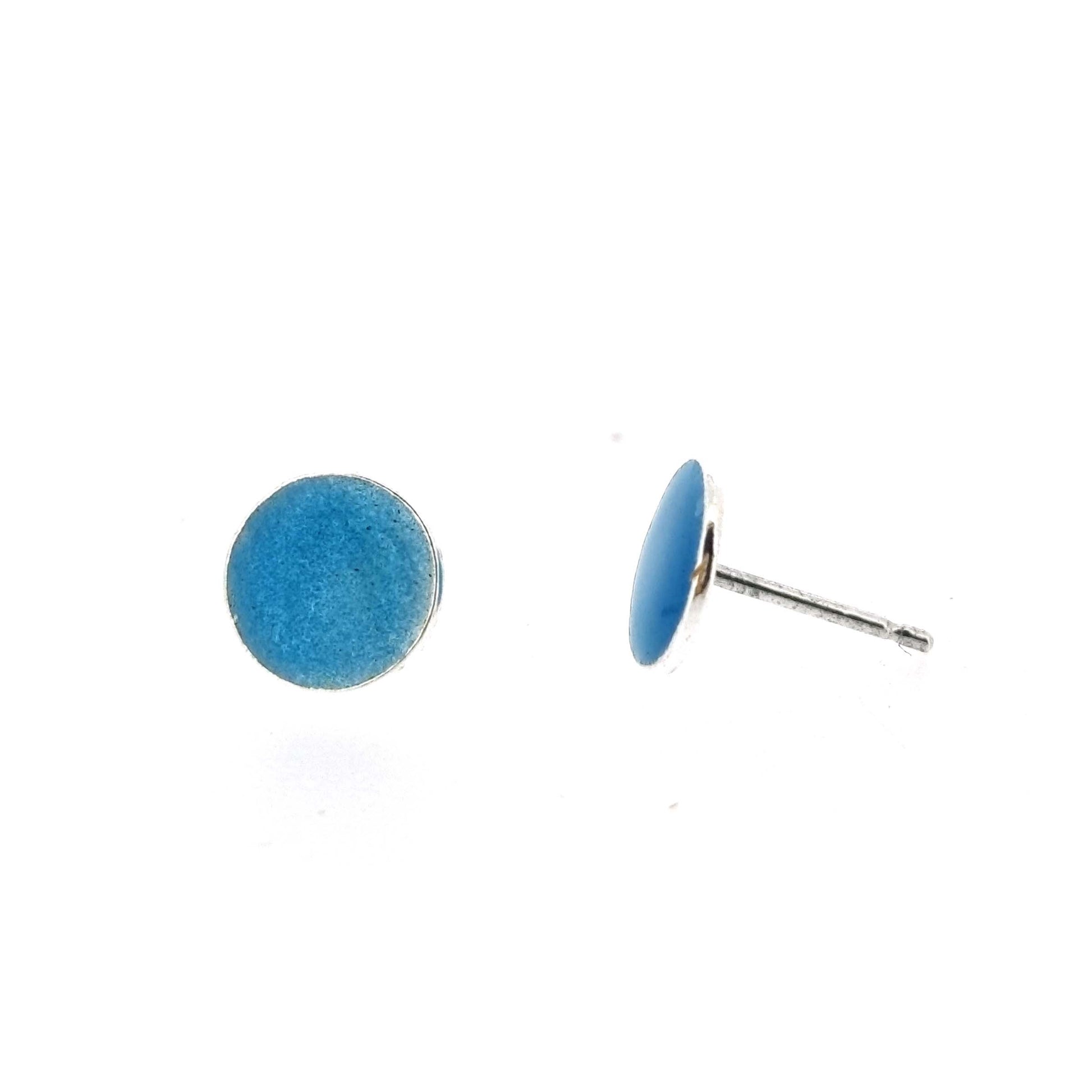 Round silver stud earrings with turquoise blue enamel. 12mm.