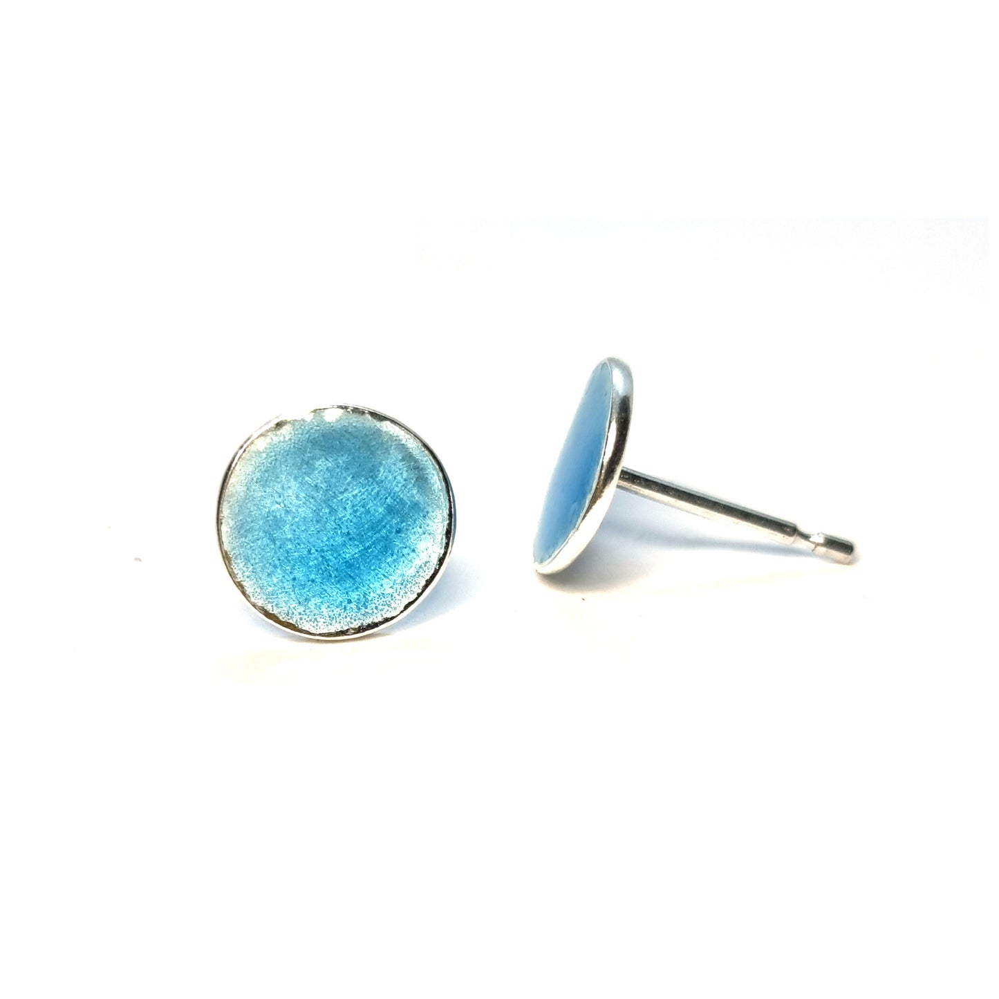 Round silver stud earrings with turquoise blue enamel. 8mm.