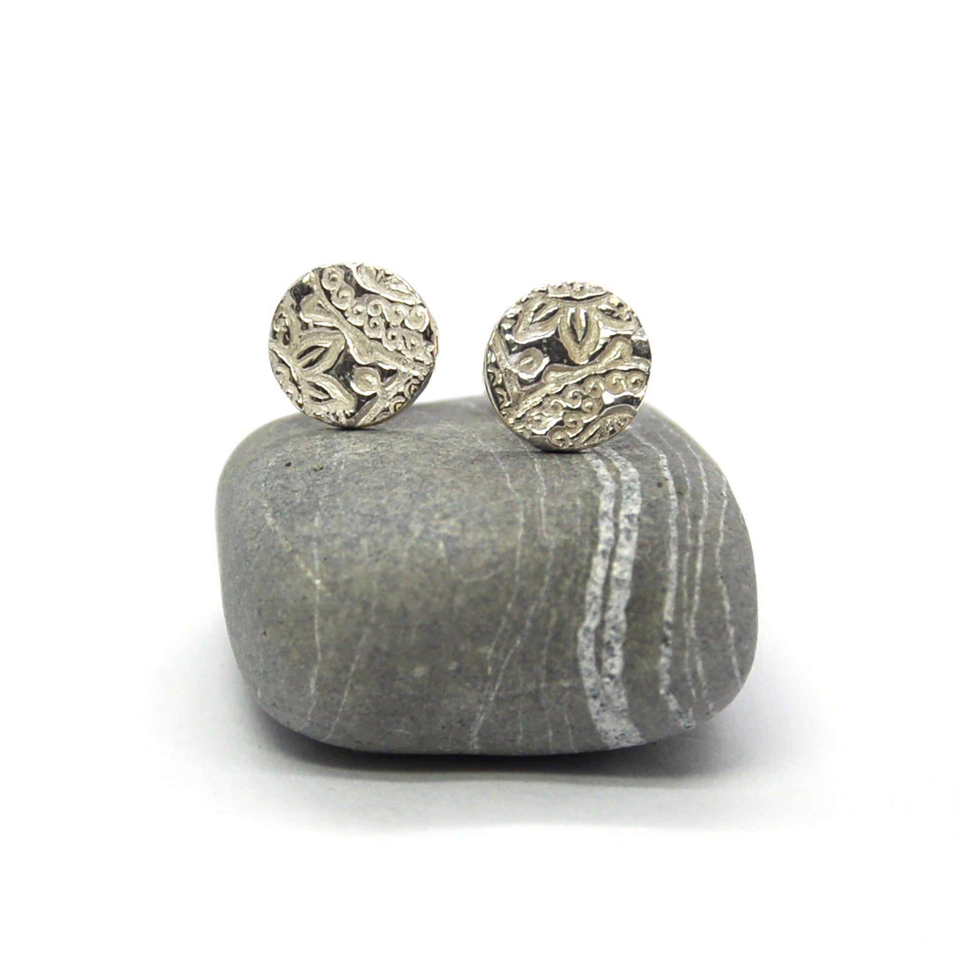 Round silver stud earrings with pattern on stone
