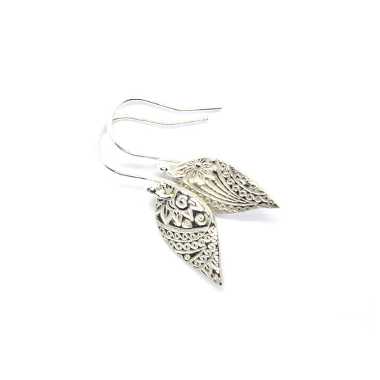 Silver leaf shaped drop earrings with pattern.