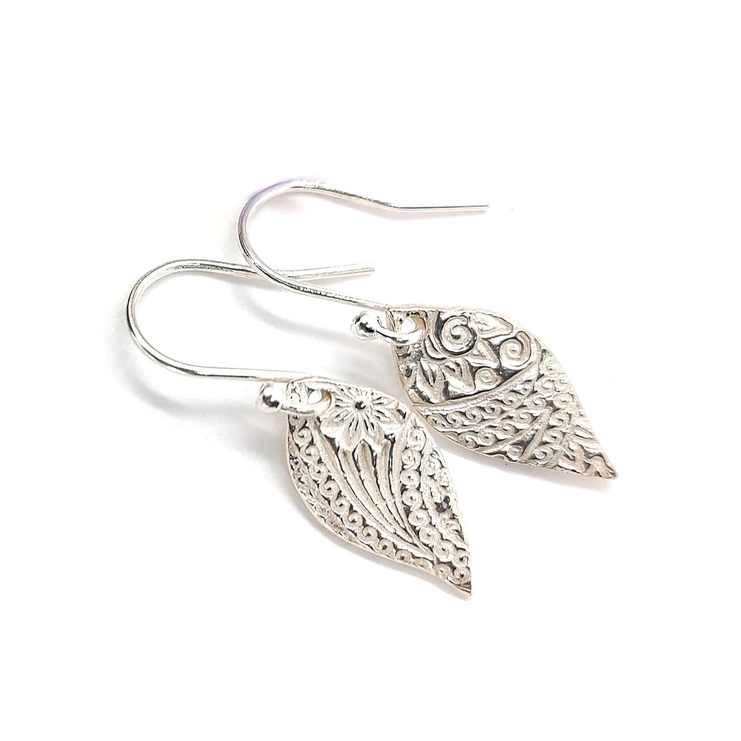 Silver leaf shaped drop earrings with pattern.