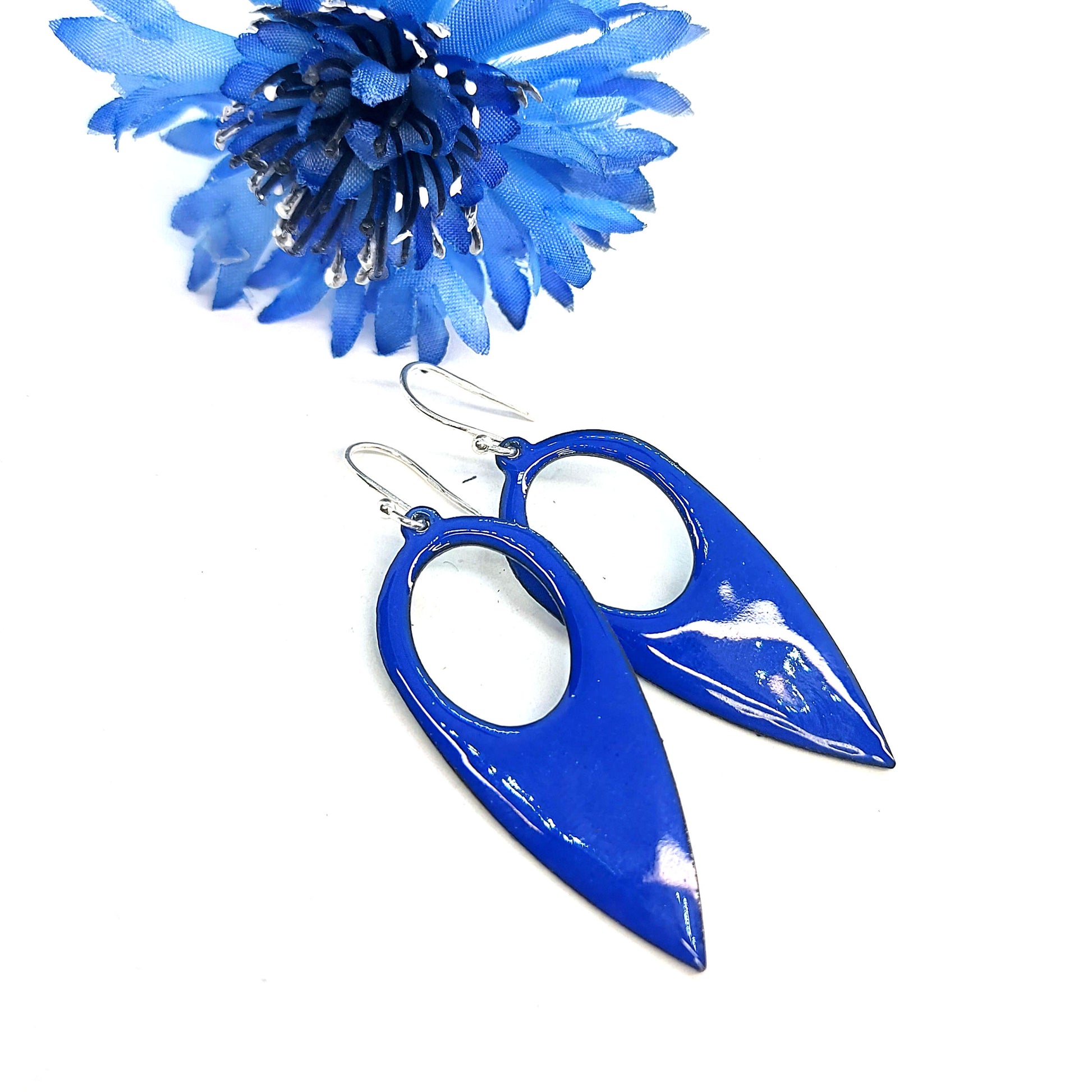 Large teardrop-shaped dark blue enamel drop earrings with a cut out circle - with flower