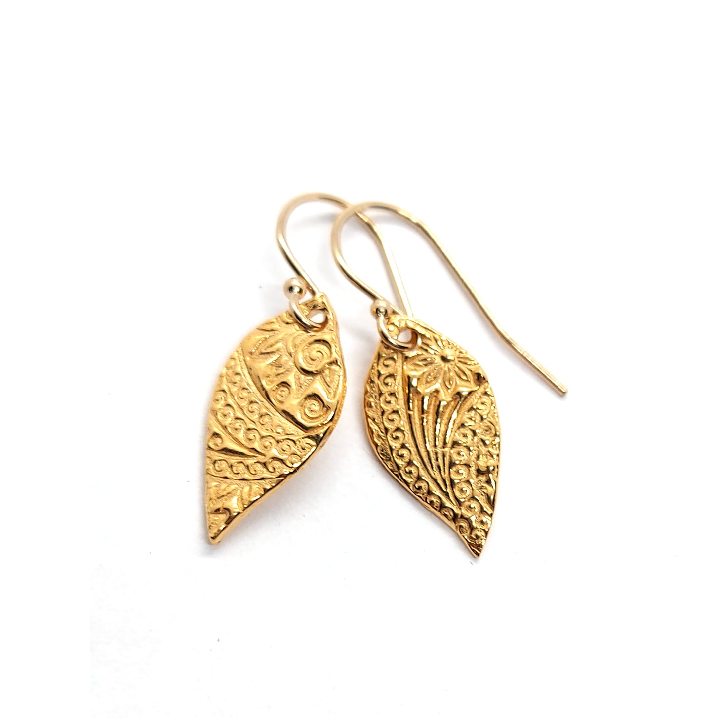 Yellow gold vermeil leaf-shaped patterned drop earrings.