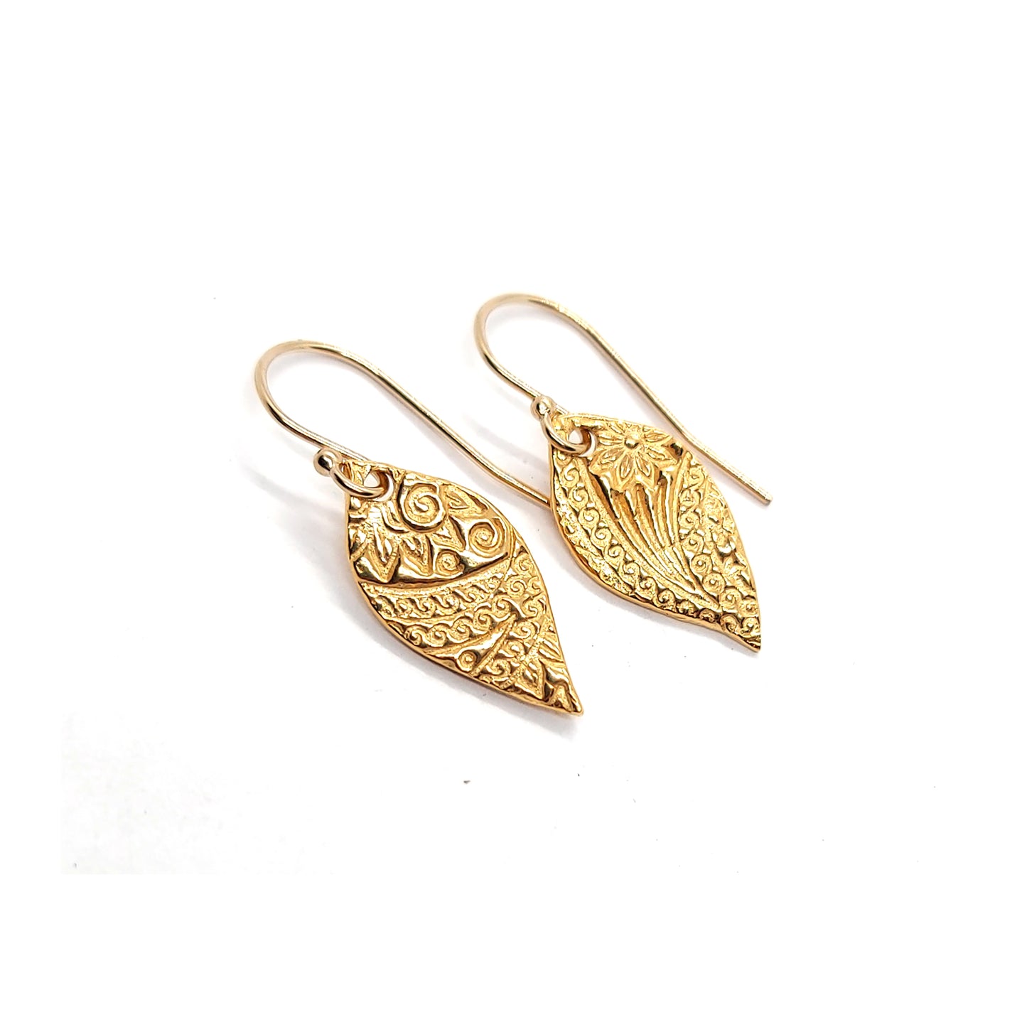 Yellow gold vermeil leaf-shaped patterned drop earrings.