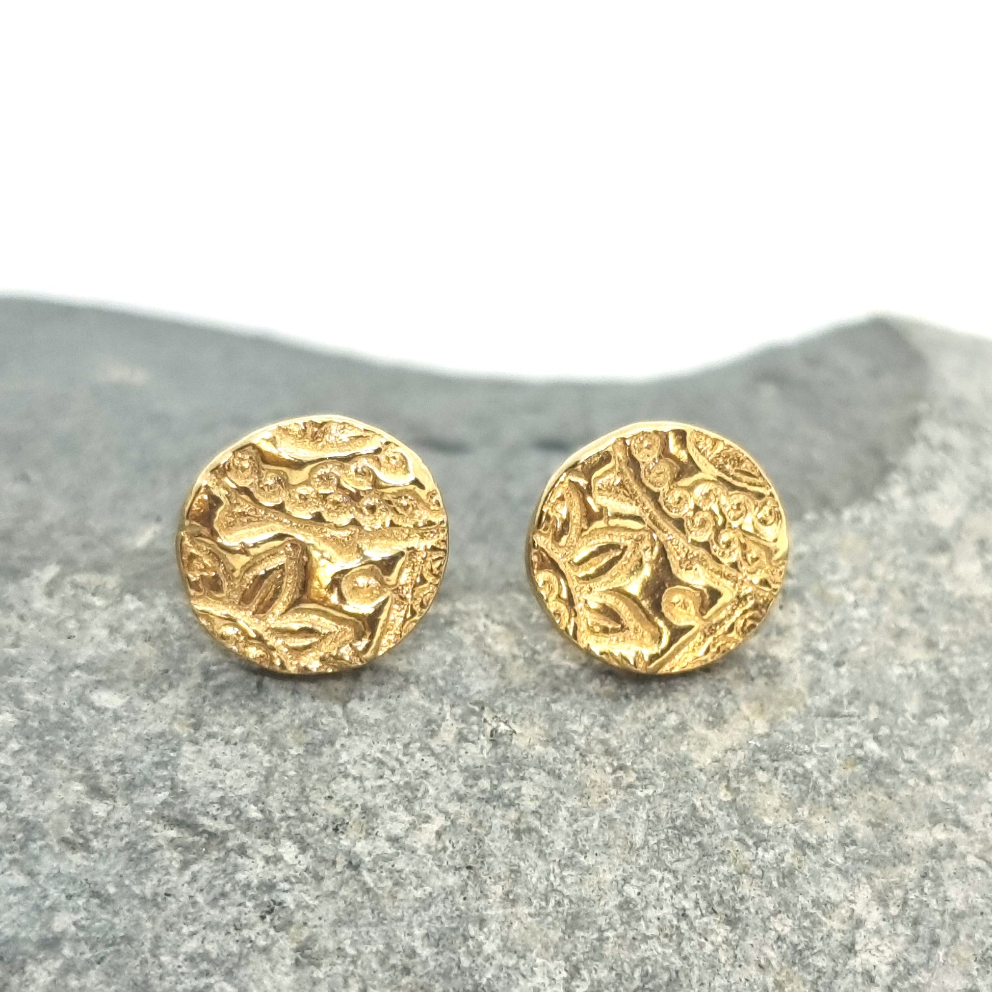 Yellow gold vermeil round patterned stud earrings.