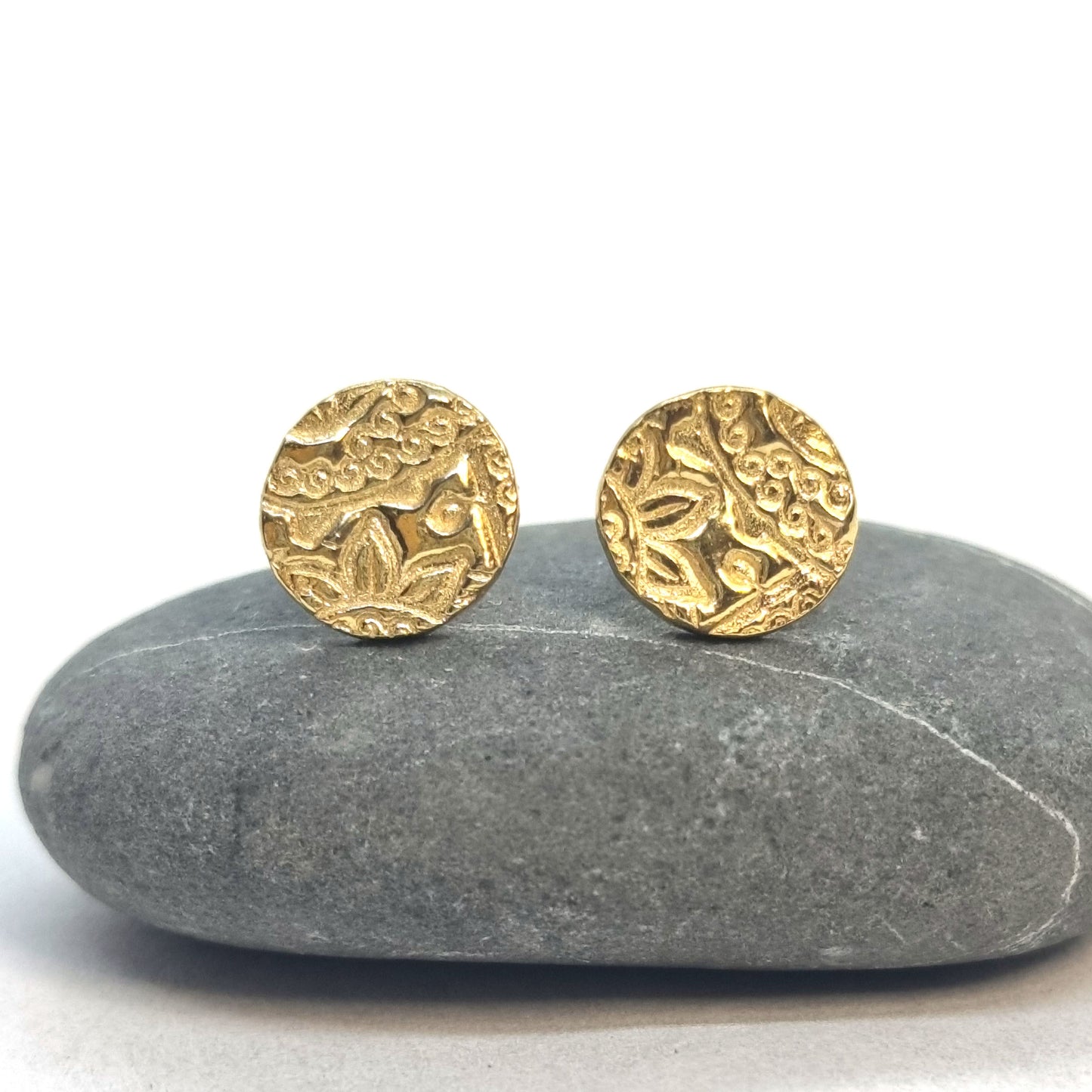 Yellow gold vermeil round patterned stud earrings.