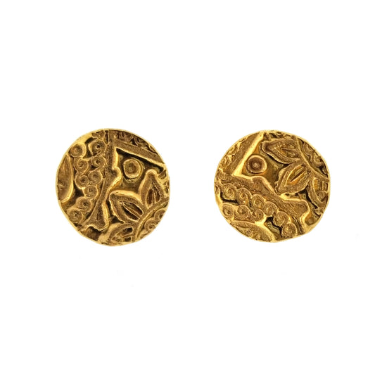 Yellow gold vermeil round patterned stud earrings.