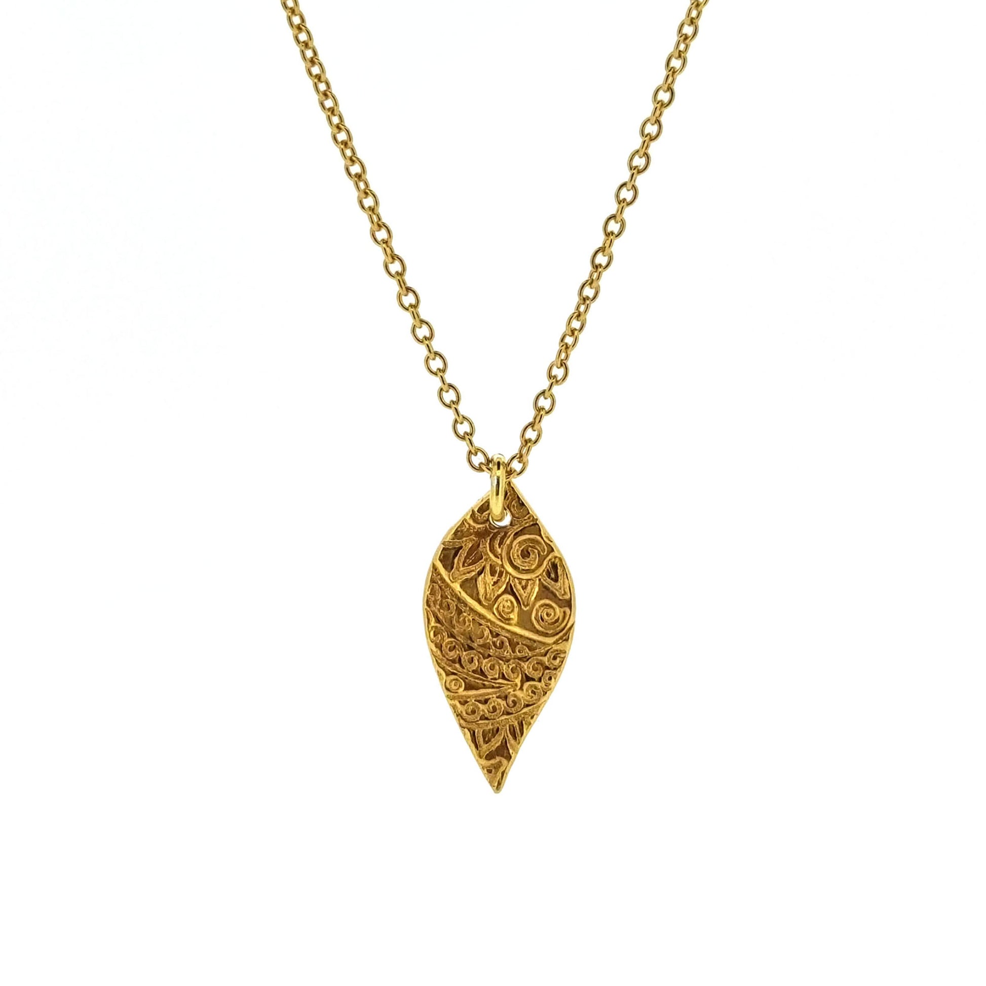 Yellow gold vermeil leaf-shaped patterned pendant on a yellow gold vermeil chain. Small.